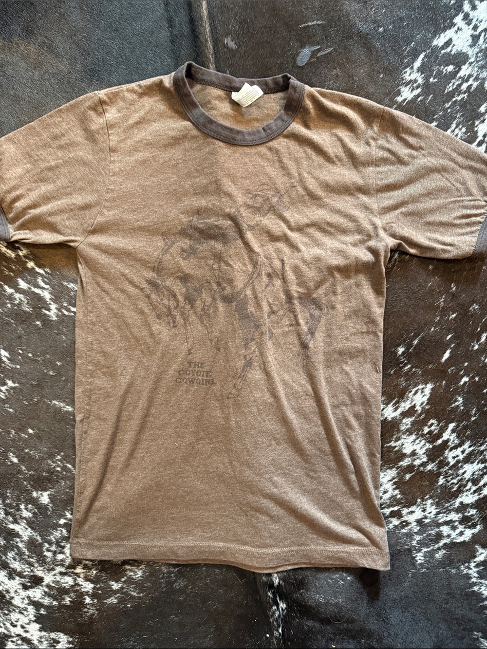 Coyote Cowgirl brown ringer tee small